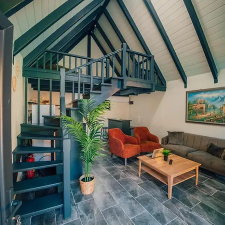 Villa Moonsa Boutique *